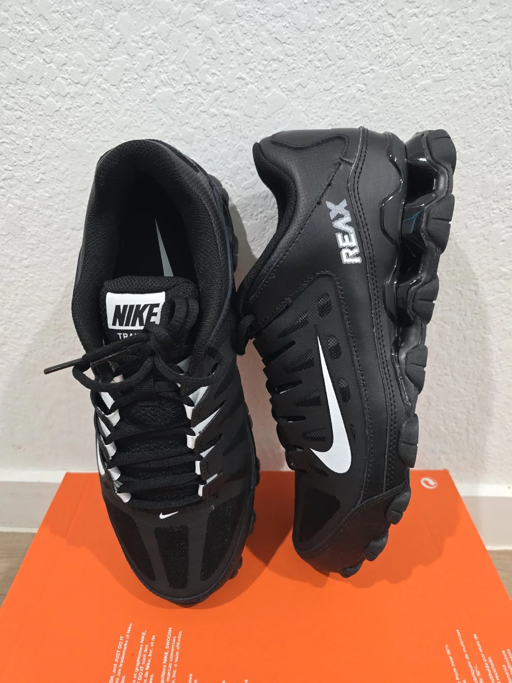 Nike sleek black